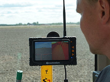 MachineCam von Luda.Farm montiert auf Maschine.